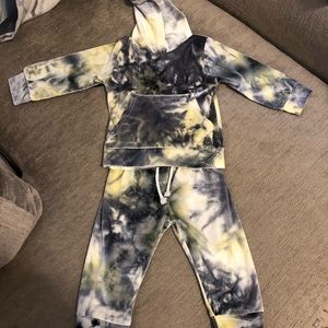 ✨Sold✨ Tie dye hoodie velour set